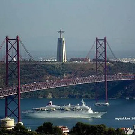 Aroeira Sleeps 10 With Pool *