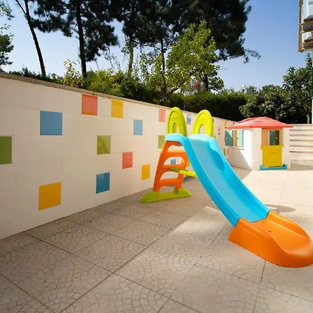 Aroeira Sleeps 10 With Pool * Aroeira (Setubal)