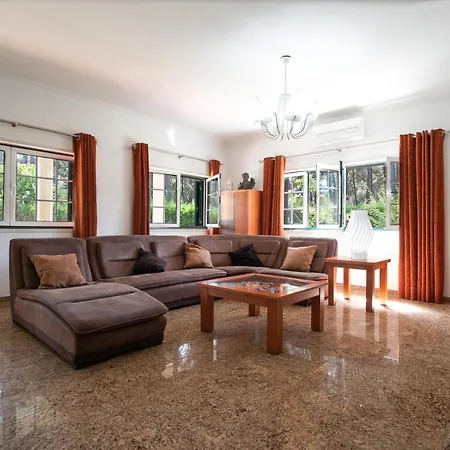 Aroeira Sleeps 10 With Pool