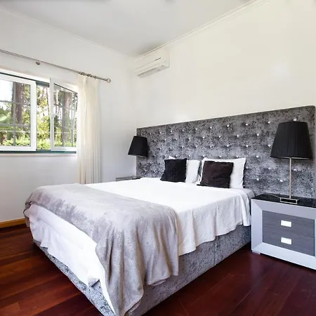 Aroeira Sleeps 10 With Pool Вилла