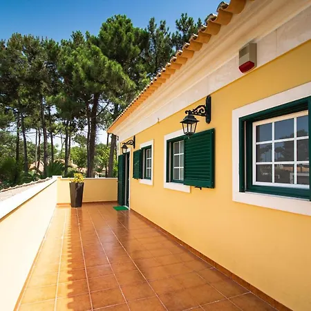 Aroeira Sleeps 10 With Pool